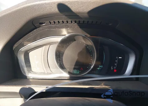 2015 Volvo V60 T5 Premier z USA, uszkodzony, nr VIN YV126MEB7F1192779